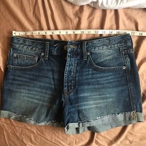 BDG medium wash denim shorts 28 W